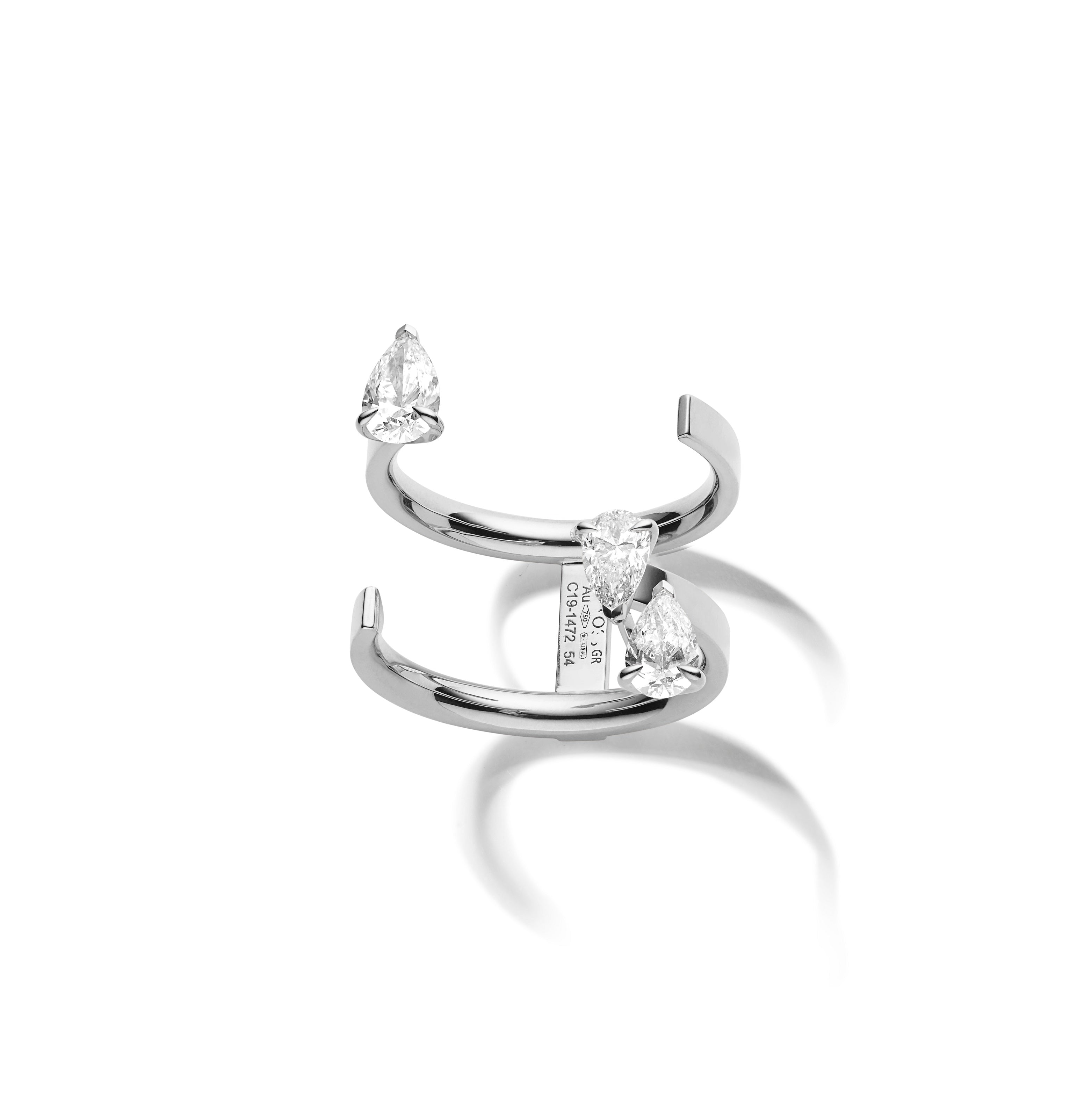 Serti sur Vide ring in white gold with 3 pear cut diamonds